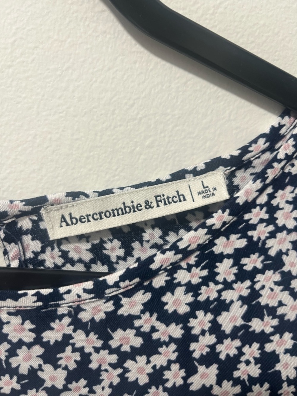 Abercrombie Navy Floral Short Sleeve Blouse Size Large - Picture 3 of 5